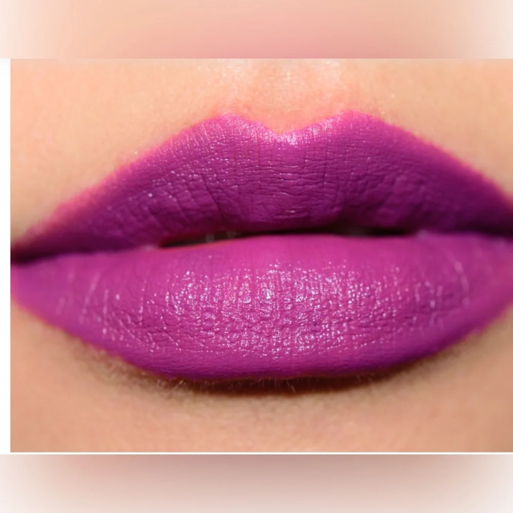 MAC HEROINE Matte Lipstick. NEW IN BOX.